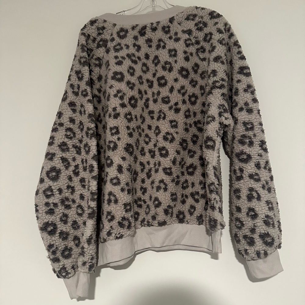 old navy furry leopard print sweatshirt - Picture 2 of 6